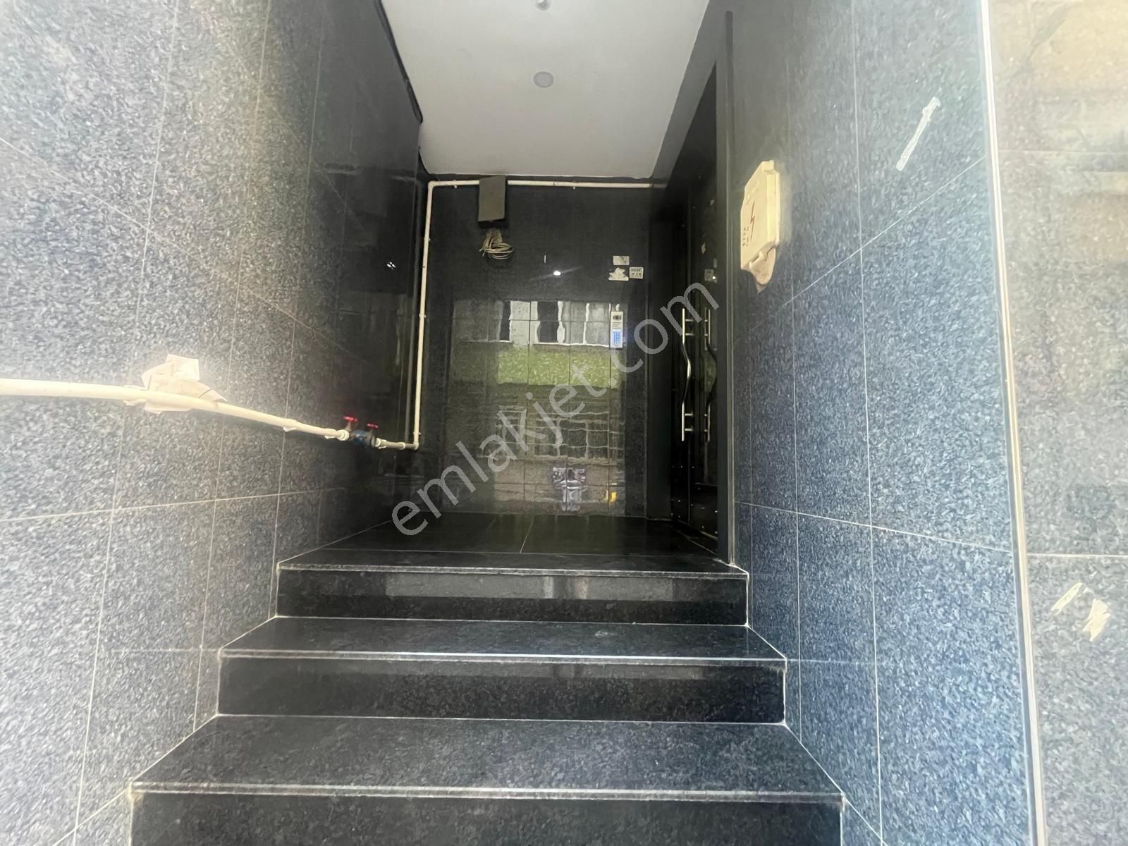 Kocamustafapaşa Seyiitomer Mah Silivrikapi Cad Üzerinde Genış Kat 2+1 Satılık Daire - Görsel 14