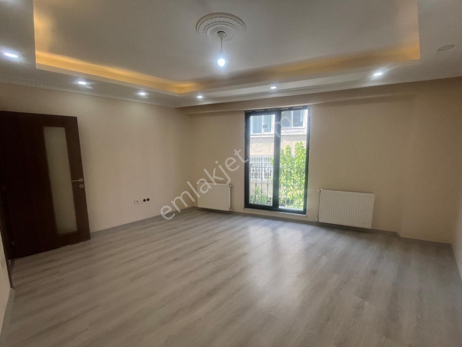 Kocamustafapaşa Seyiitomer Mah Silivrikapi Cad Üzerinde Genış Kat 2+1 Satılık Daire - Görsel 2