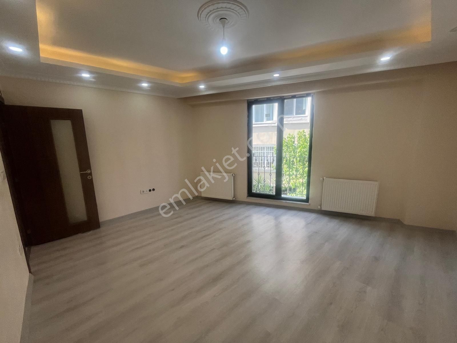 Kocamustafapaşa Seyiitomer Mah Silivrikapi Cad Üzerinde Genış Kat 2+1 Satılık Daire - Görsel 3