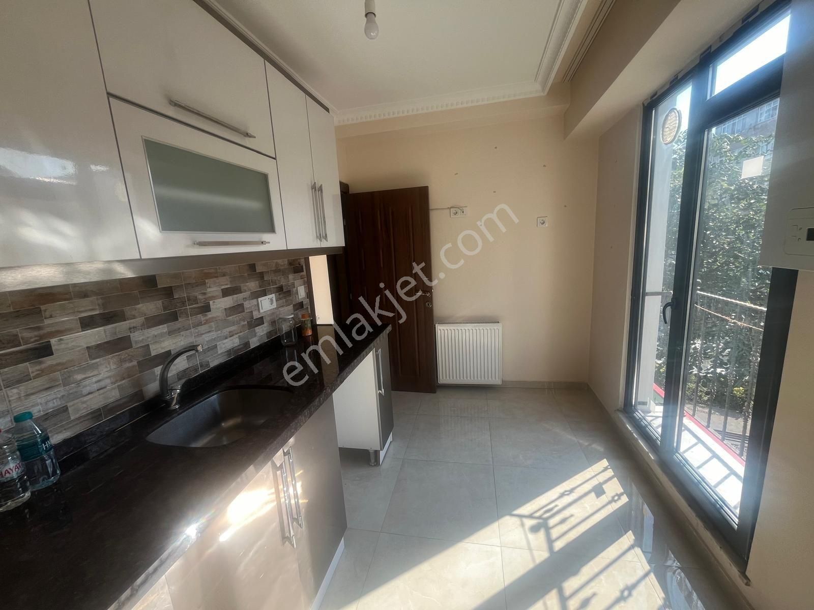 Kocamustafapaşa Seyiitomer Mah Silivrikapi Cad Üzerinde Genış Kat 2+1 Satılık Daire - Görsel 8