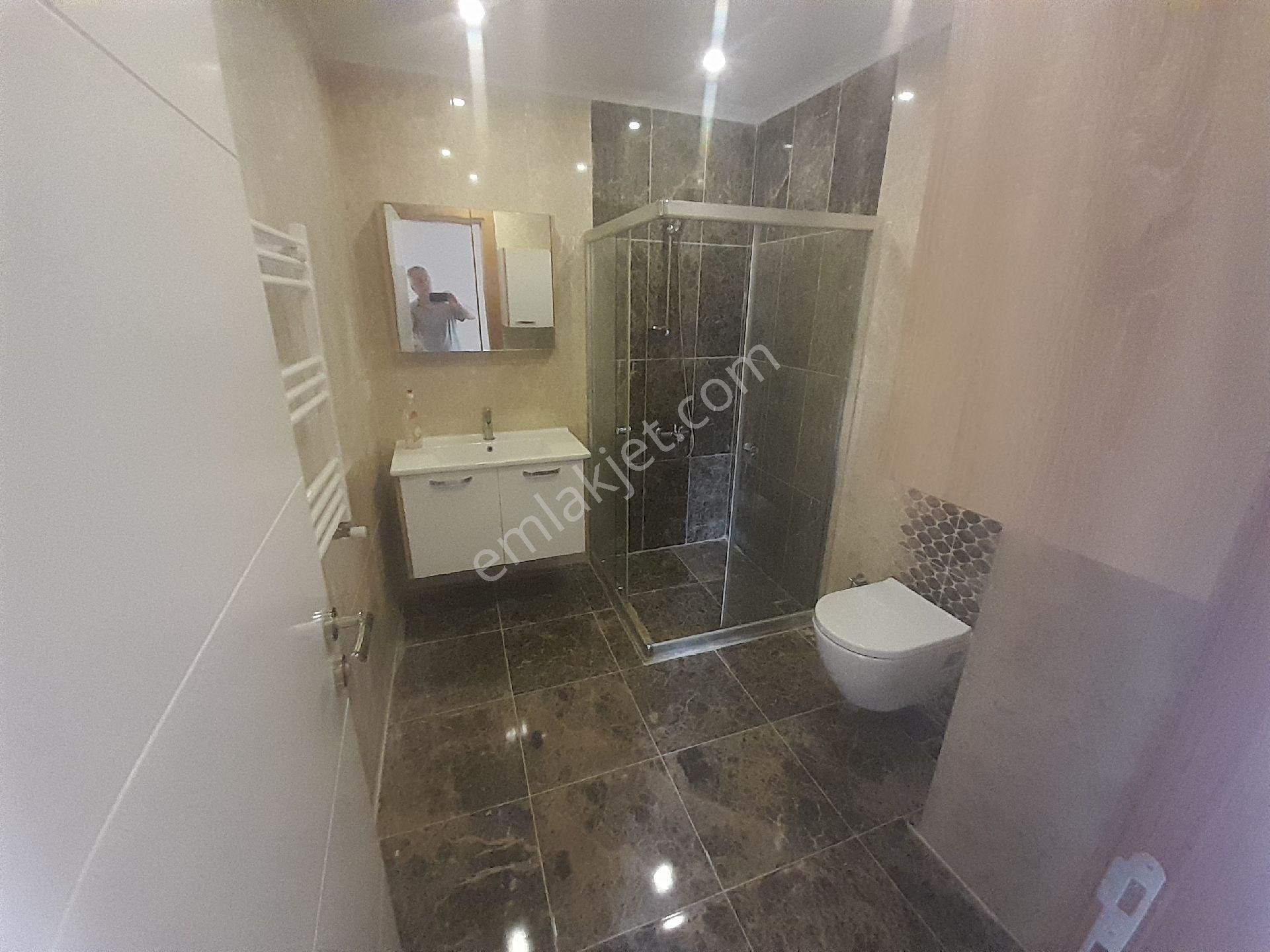 Kocamustafapaşa Seyiitomer Mah Silivrikapi Cad Üzerinde Genış Kat 2+1 Satılık Daire - Görsel 27