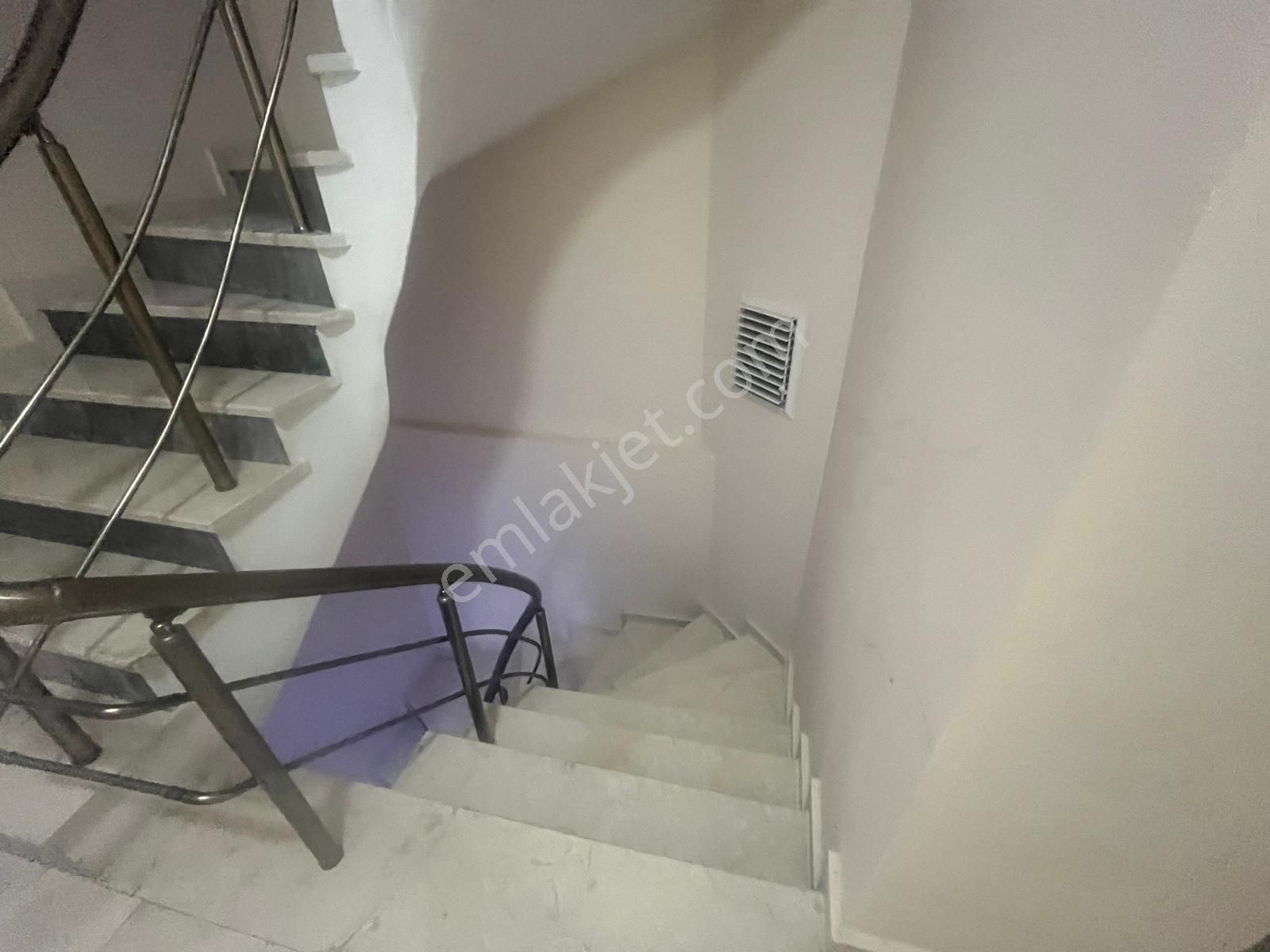 Kocamustafapaşa Seyiitomer Mah Silivrikapi Cad Üzerinde Genış Kat 2+1 Satılık Daire - Görsel 12