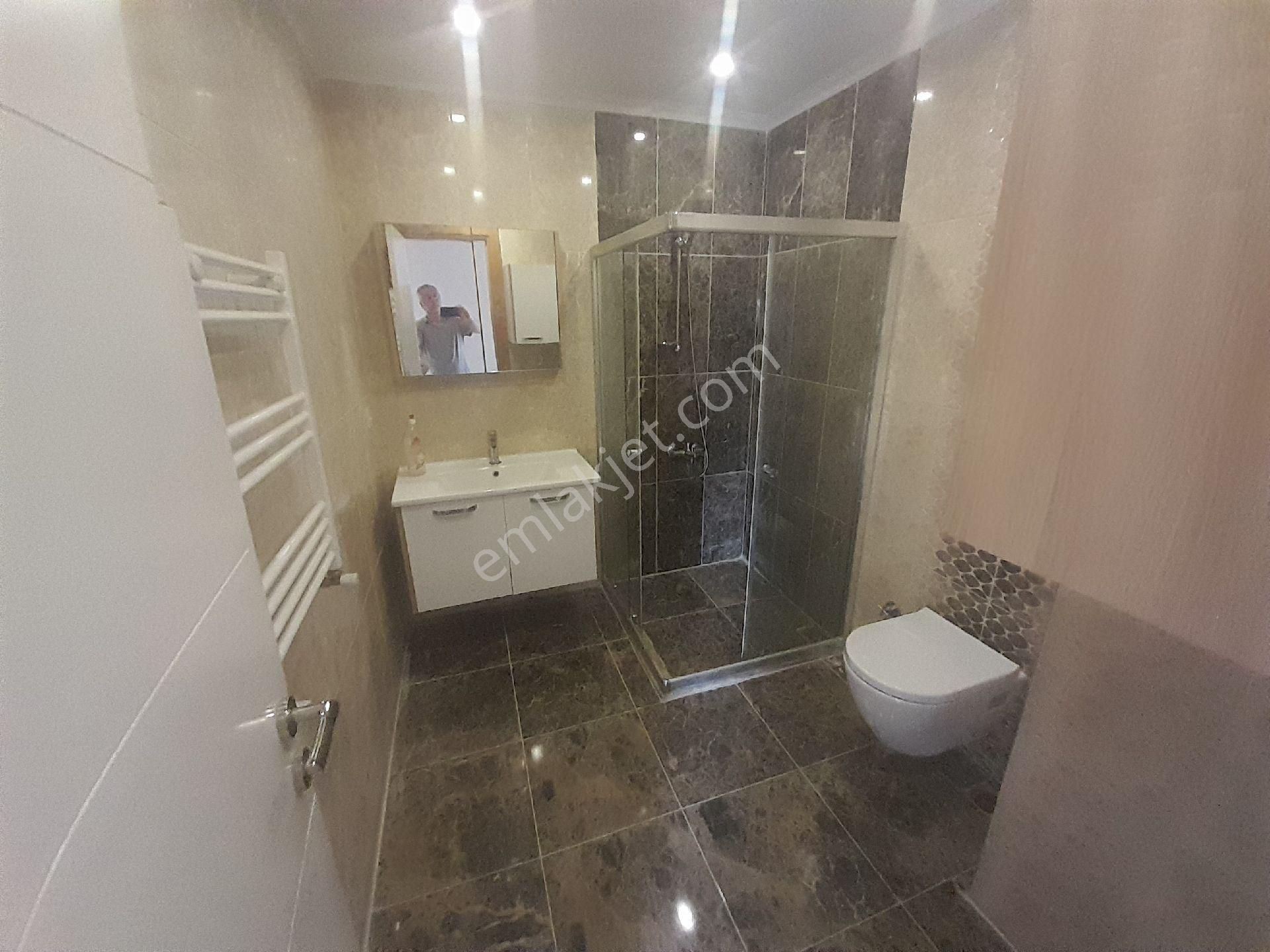 Kocamustafapaşa Seyiitomer Mah Silivrikapi Cad Üzerinde Genış Kat 2+1 Satılık Daire - Görsel 26