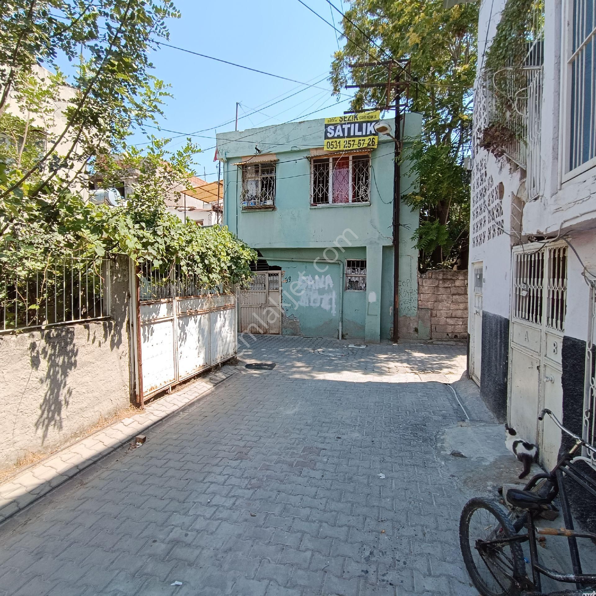 Seyhan Gülpınar Satılık Müstakil Ev GÜLPINAR M.H.SAĞLIK OCAĞI CİVARI 140 M² TAPULU 2+1 ŞEKLİNDE İKİ KATLI TERASLI KOMPLE SATILIK 