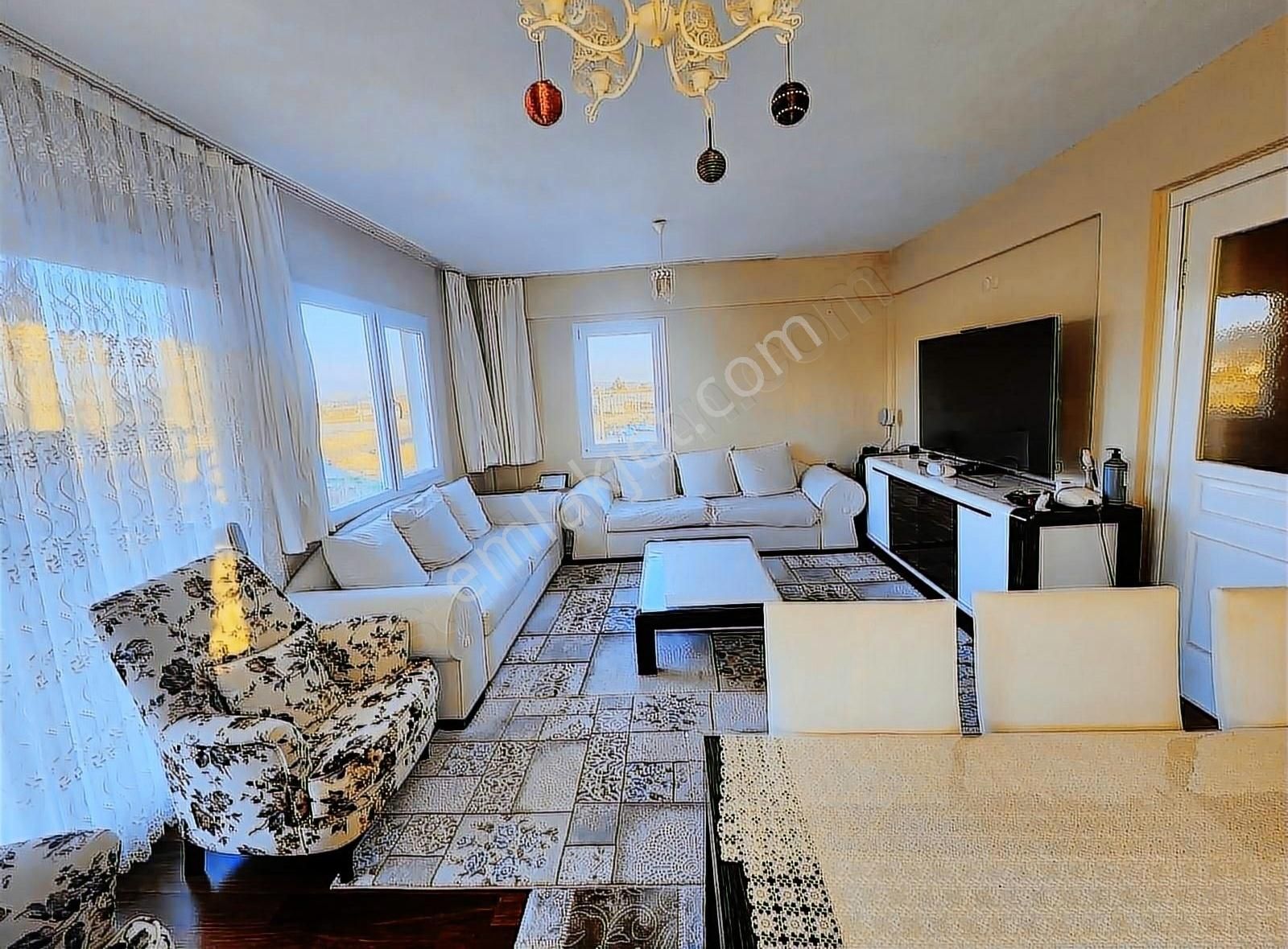 Foça Hacıveli Satılık Daire 3+1 GENİŞ DAİRE (ARA KAT VE ZEMİN KATTAKİ DAİRE DE SATILIKTIR)**