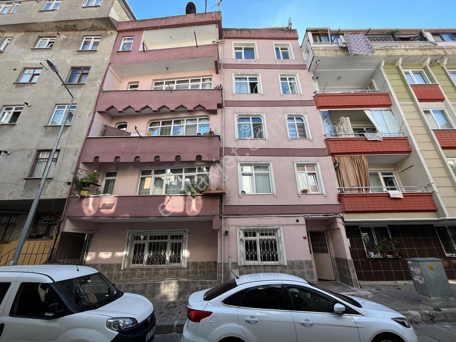 Bağcılar Merkez Satılık Daire  Bağcılar merkez Mah Satılık 1+1 Daire 70m2 16 Hisse