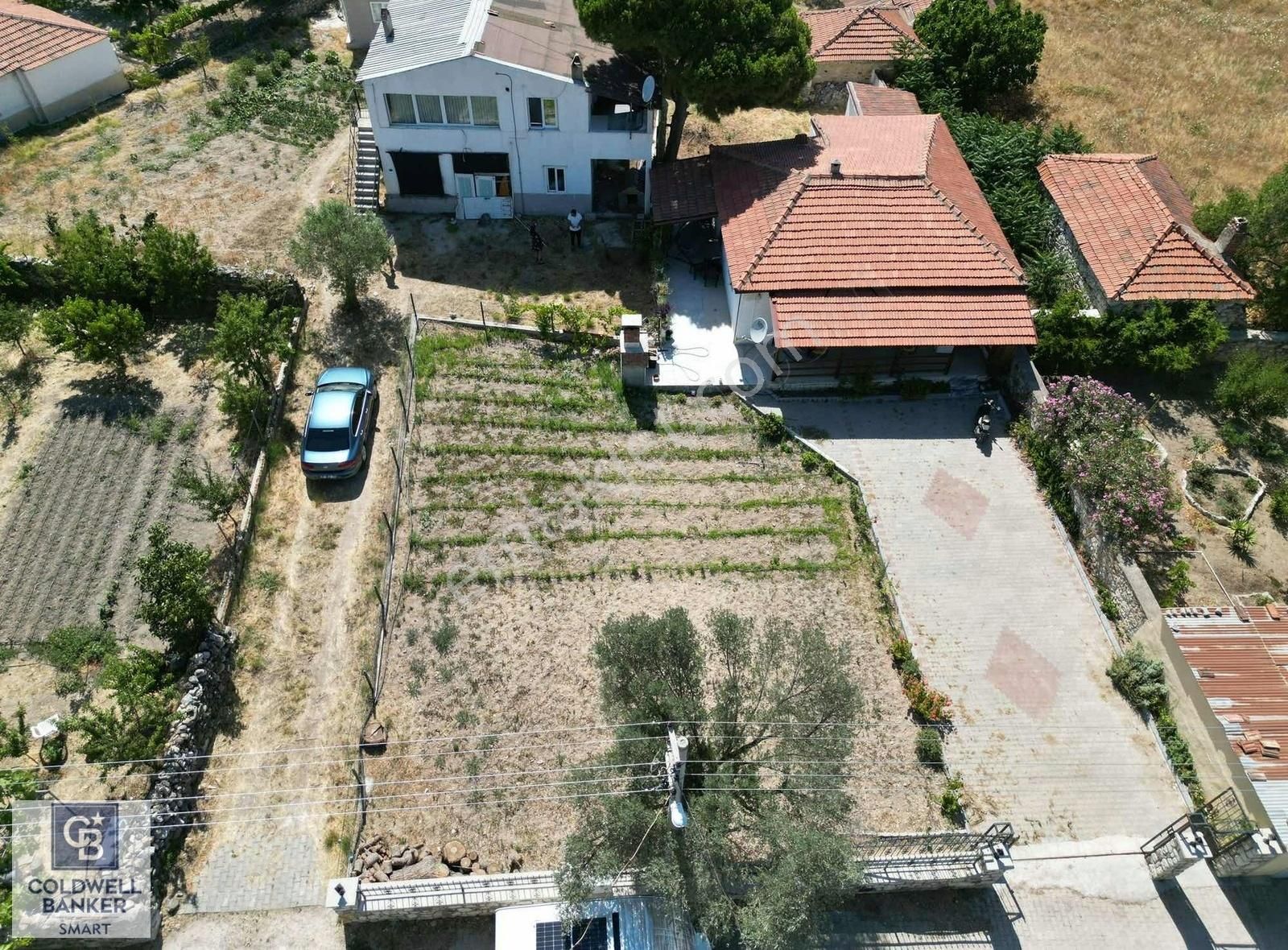 Urla Uzunkuyu Satılık Müstakil Ev 900 m2 arsa içinde iki ev