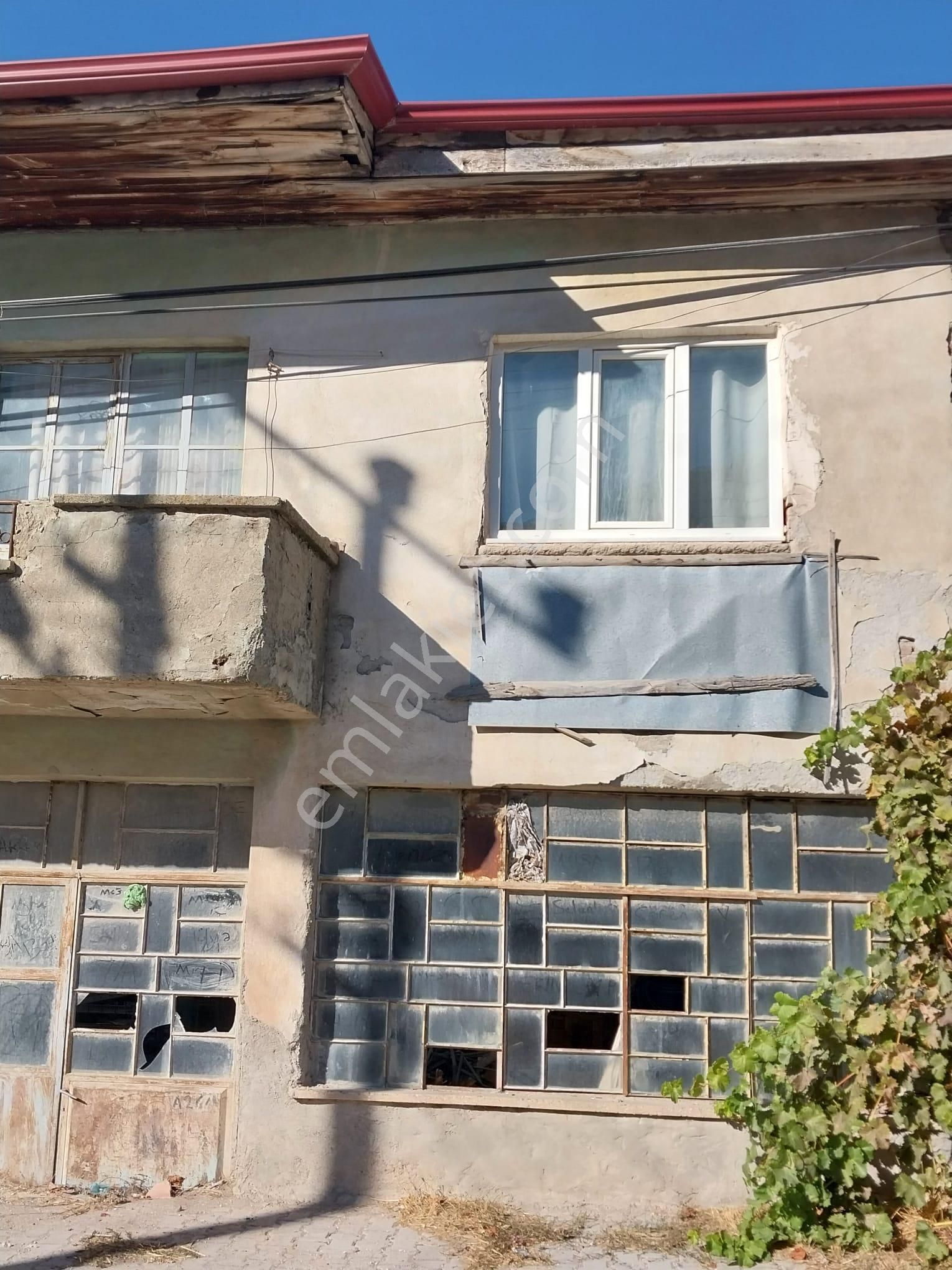 Burdur Merkez Kayaaltı Köyü (Deştimankale) Satılık Köy Evi  burdur merkeze yakın köy evi 2 ev tek fiyat