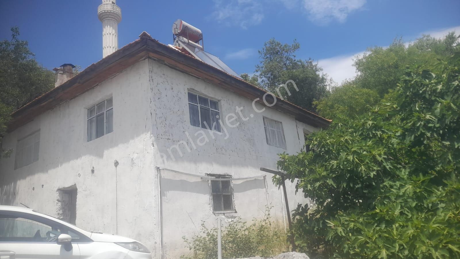 Bucak Kocaaliler Bld. (Gökalan) Satılık Köy Evi BUCAK GÖKALAN MAHALLESİNDE DE KÖY EVİ