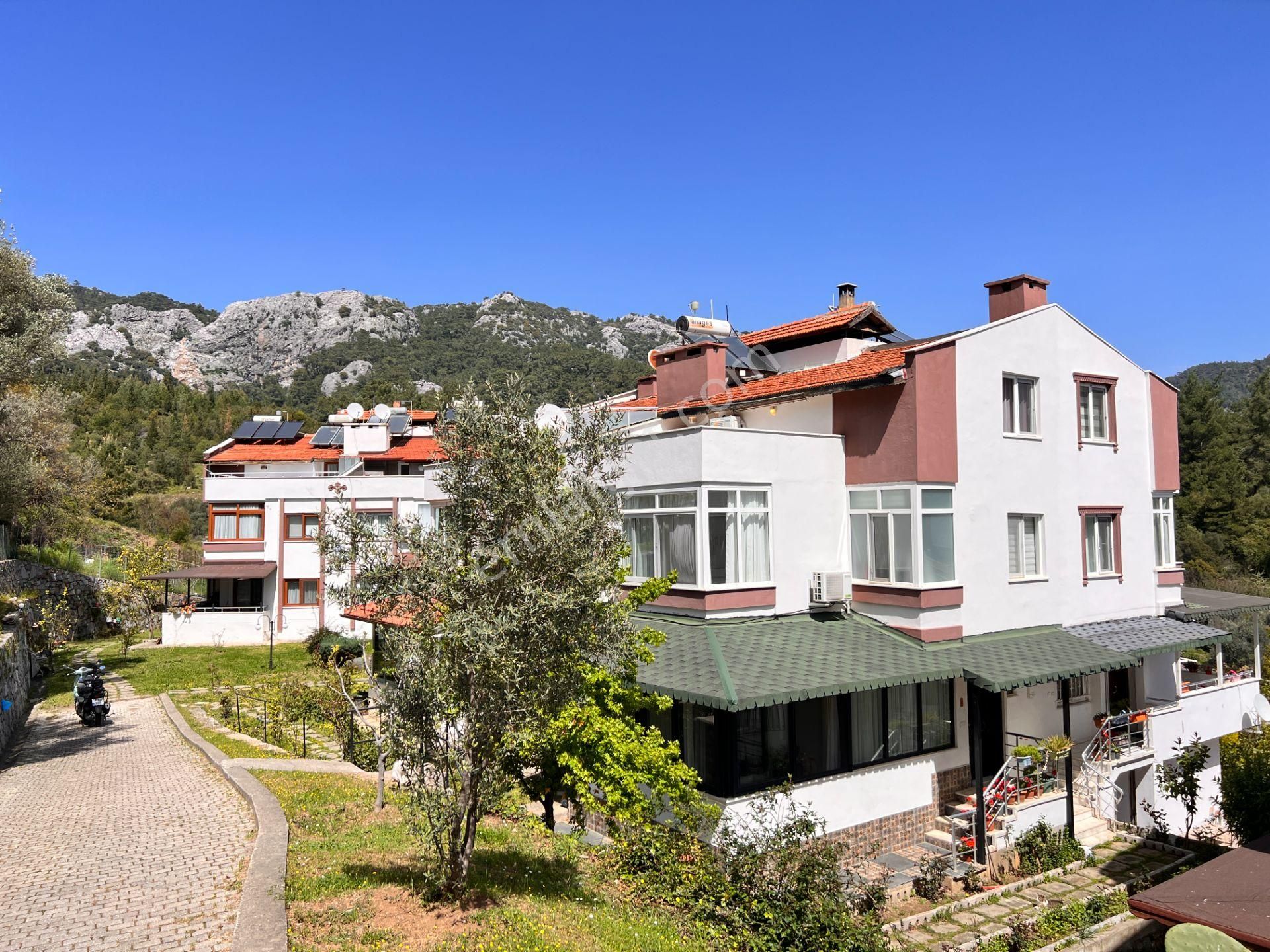 Marmaris Beldibi Satılık Villa  Marmaris Beldibi Mahallesi'nde Şık ve Bakımlı 4+1 Tripleks Villa