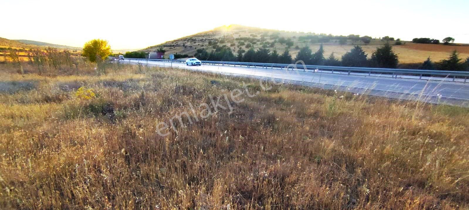 Kula Gökçeören Satılık Tarla Kula Gökçeören De İzmir-ankara Karayolu Üzerinde Satılık Arazi