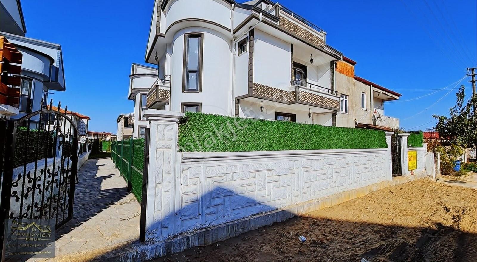 Kocaali Yalı Satılık Villa Sakarya Kocaali Lüks Tribleks 4+1 Villa