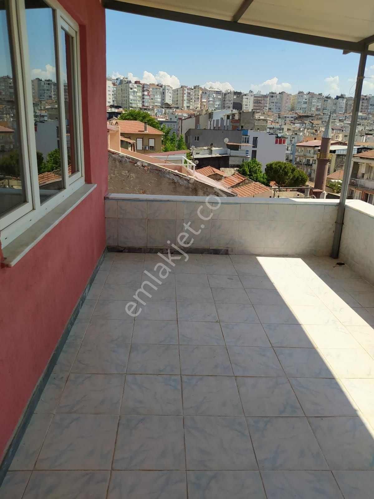Konak Yurume Mesafesinde Deniz Manzaralı Komple Bina 4 Daire - Görsel 9