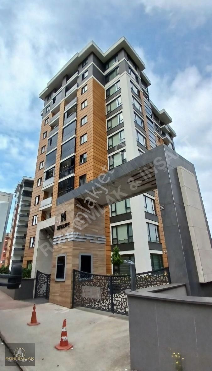 Rize Merkez Atmeydanı Satılık Daire NEW LİFE'DA EN ÇOK ARANAN SİTEDE 9.KAT 3+1 140 M2 SATILIK !!