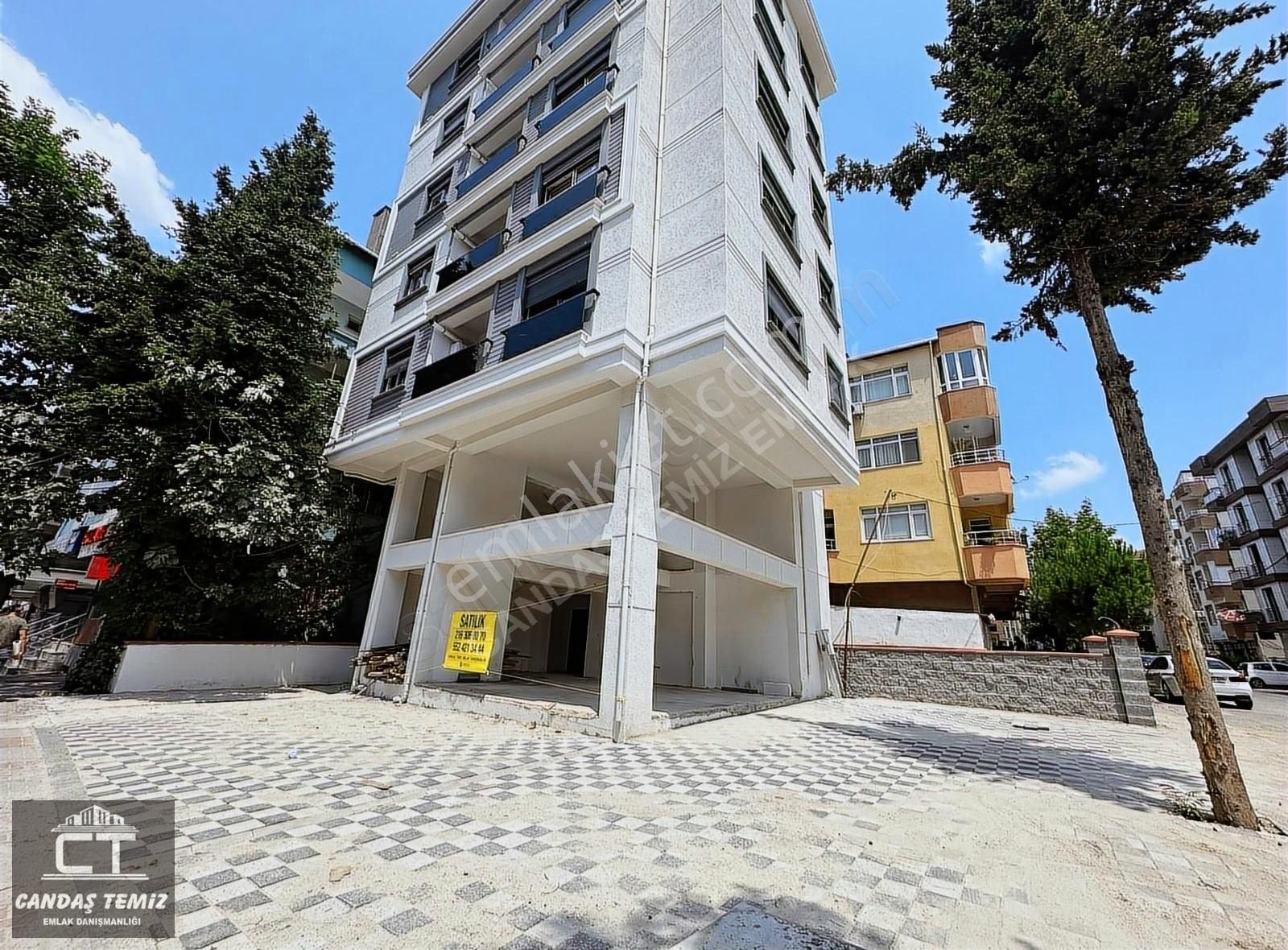 Kartal Karlıktepe Satılık Dükkan & Mağaza Kartal*inönü Cad.üzerinde(280 M2) Stlk Dükkan/tek Yetki