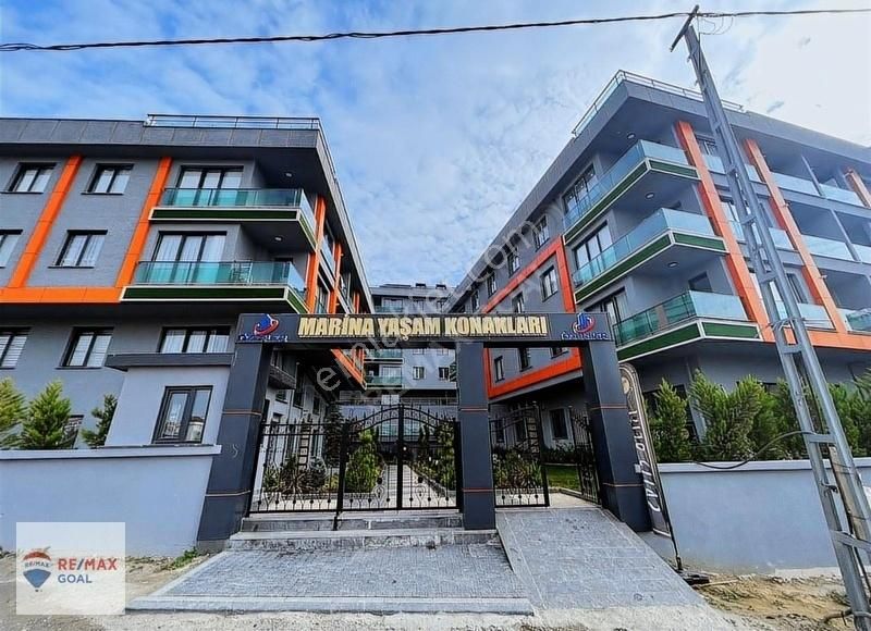 Beylikdüzü Sahil Satılık Daire Yaşam Vadisine Cephe Site İçerisinde Satılık Lüks 2+1 Daire