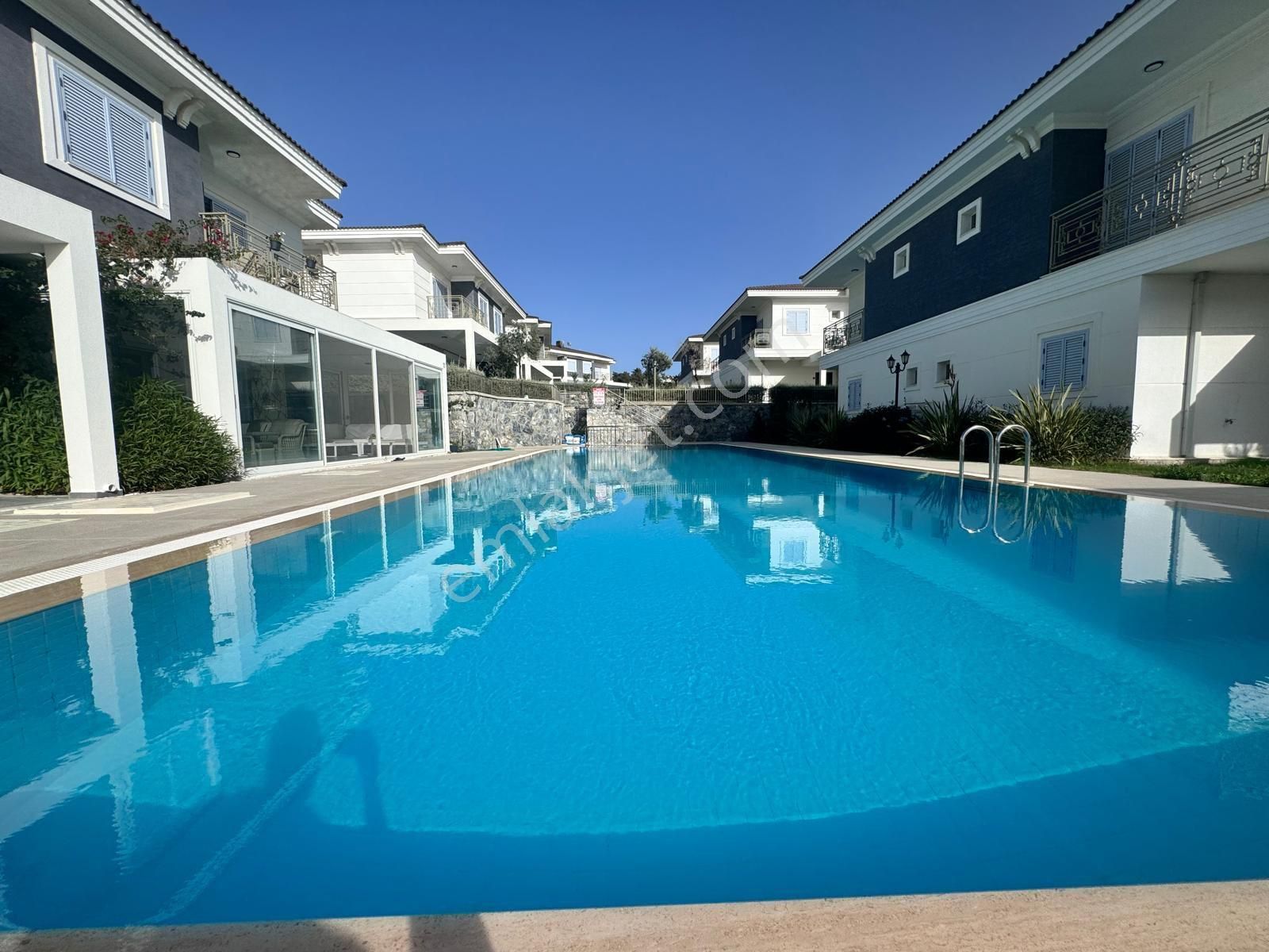 Kuşadası Soğucak Satılık Villa Soğucak’da full deniz manzaralı 3+1 villa