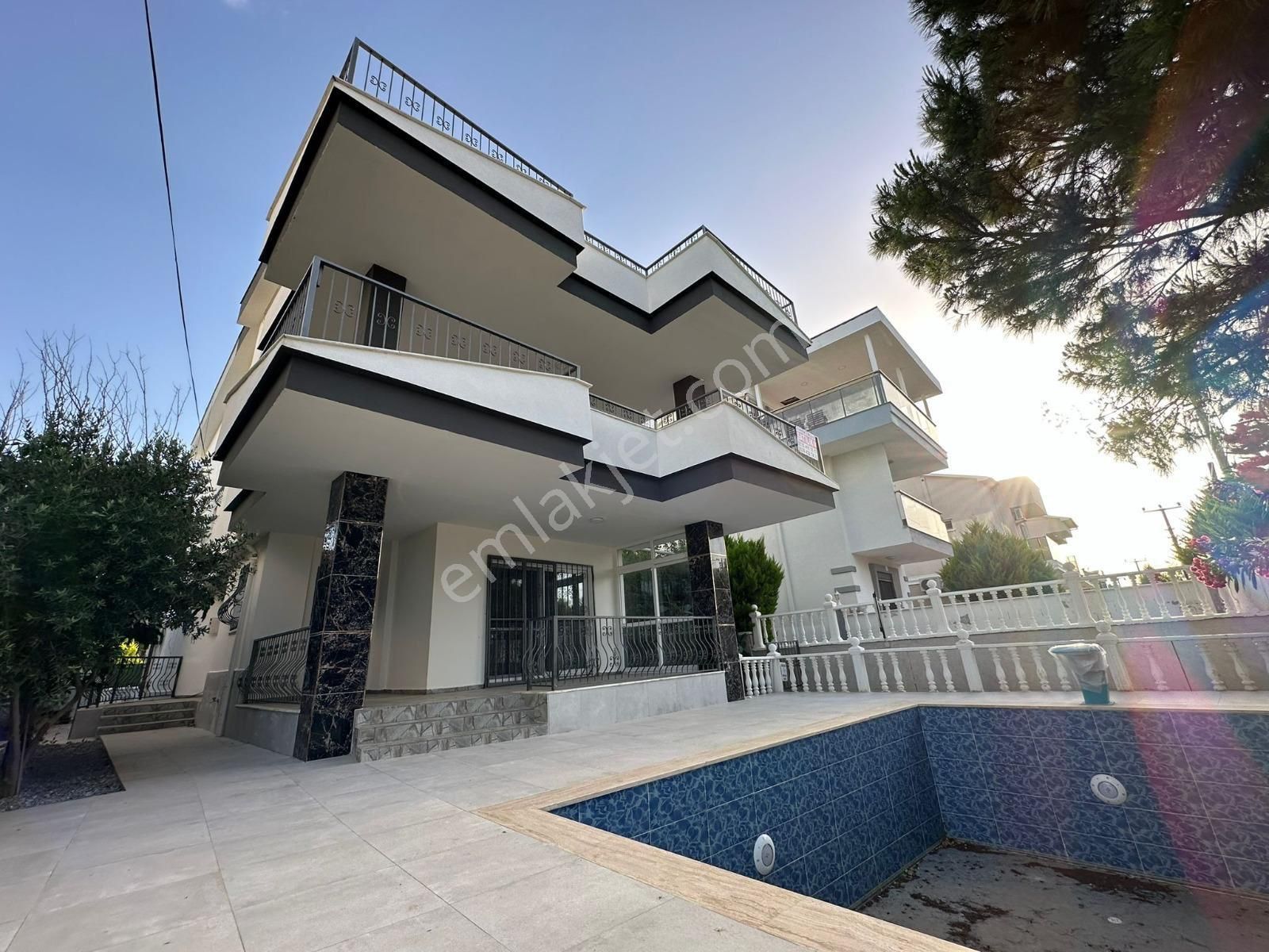 Didim Altınkum Satılık Villa Altınkum‘da Denize yürüme mesafesinde 3 + 1 havuzlu villa