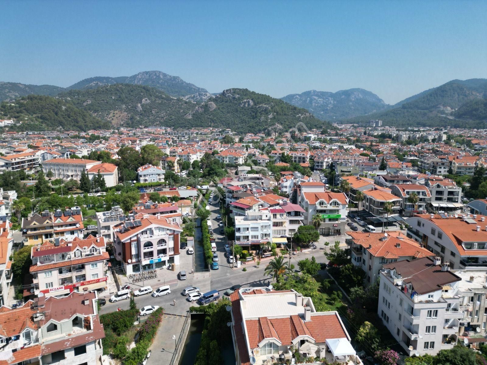 Marmaris Çamdibi Satılık Daire  Marmaris Çamdibi Mahallesinde Satılık 3+1 Kiracısız Kapalı MUTFAK Daire