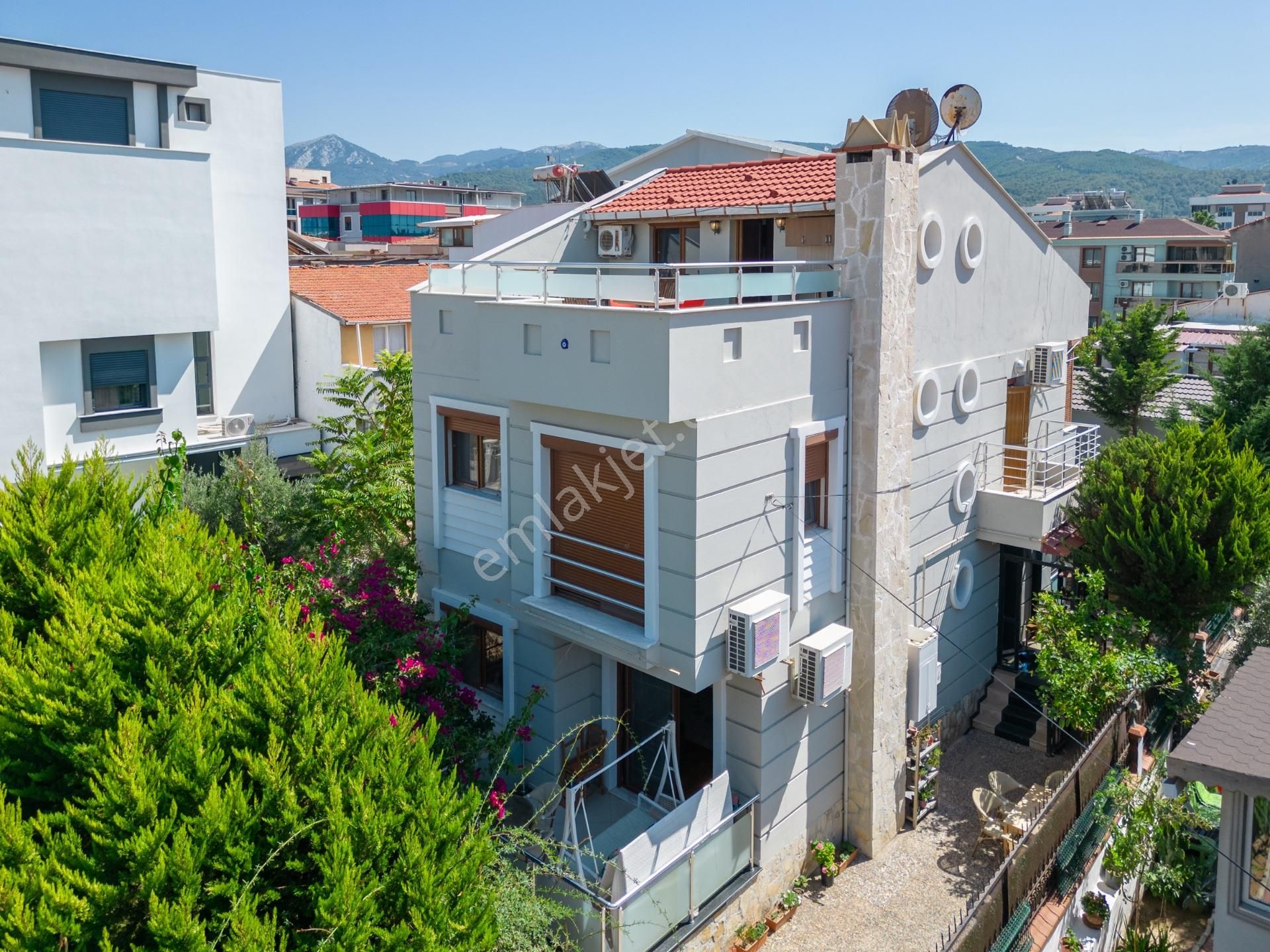 Güzelbahçe Yalı Satılık Villa  Güzelbahçe Yalı'da Denize 150 Metre Satılık 4+1 Müstakil Villa