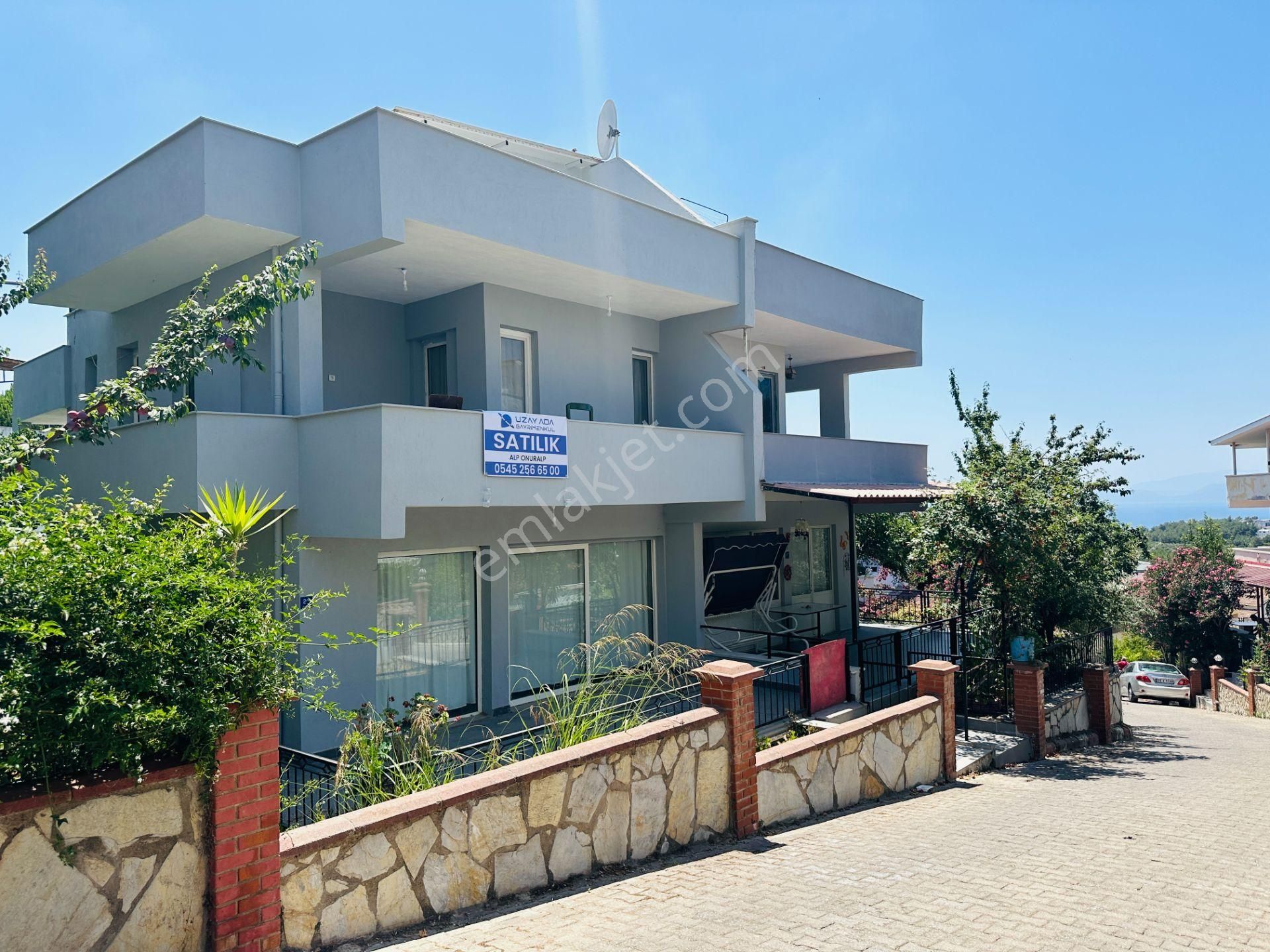 Kuşadası Soğucak Satılık Villa Sogucak Mah. Bilgikent Sitesinde tadilatlı 3+1 Villa SATILIK