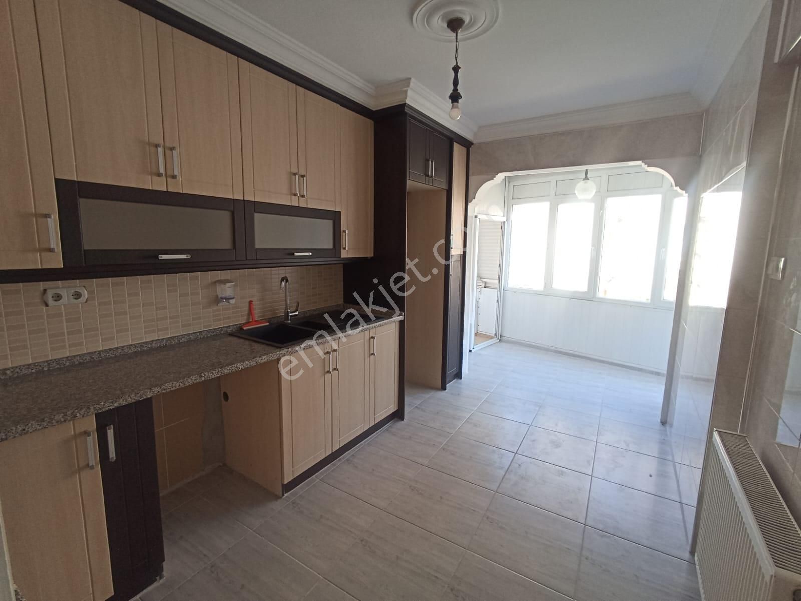 Salihli Sağlık Satılık Daire  SAGLIK MAH 3+1 SATILIK DAİRE 