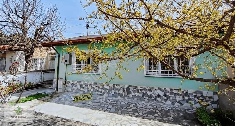 Akşehir Gazi Satılık Müstakil Ev ZİRVE EMLAK SATIYORR GAZİ MAH 235 M2 ARSA İÇİNDE MÜSTAKİL EV