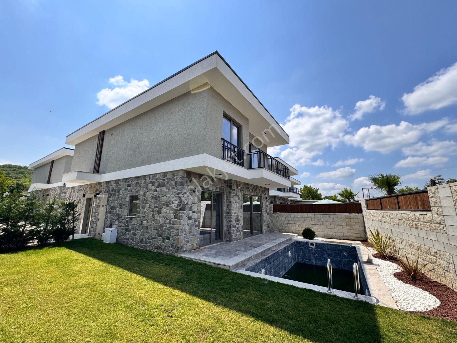 Serdivan Selahiye Satılık Villa  SERDİVANDA SATILIK 4+1 SATILIK HAVUZLU MÜSTAKİL VİLLA