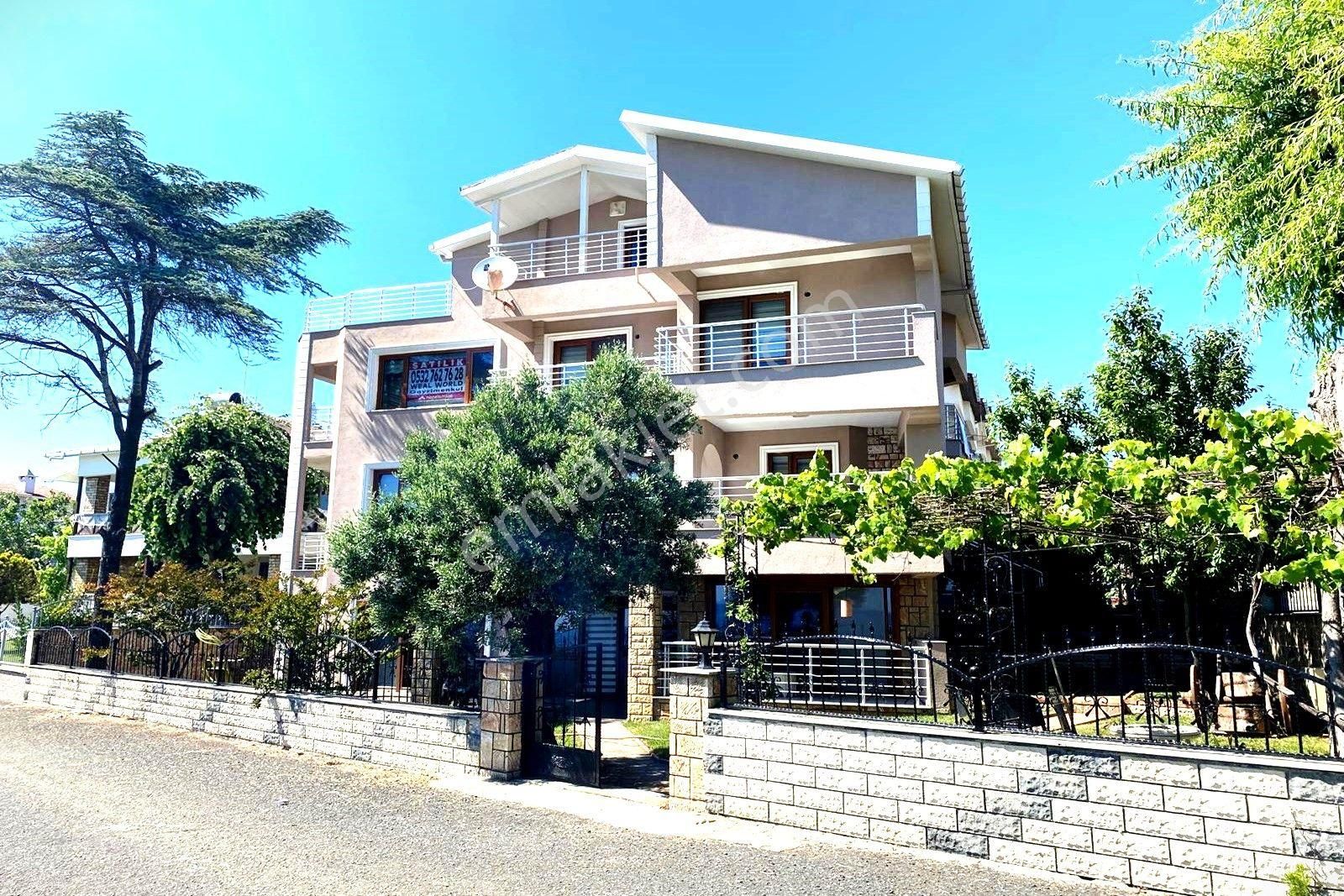 Silivri Çanta Sancaktepe Satılık Yazlık  GoldHouse dan Satılık Silivri de 6+3 Denize Sıfır Villa