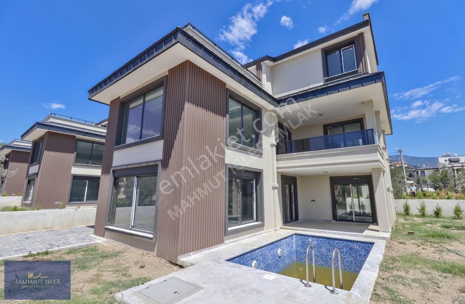 Mahmut İşler'den 350 M2 Arsa İçinde Havuzlu Müstakil 3+1 Villa - Görsel 4