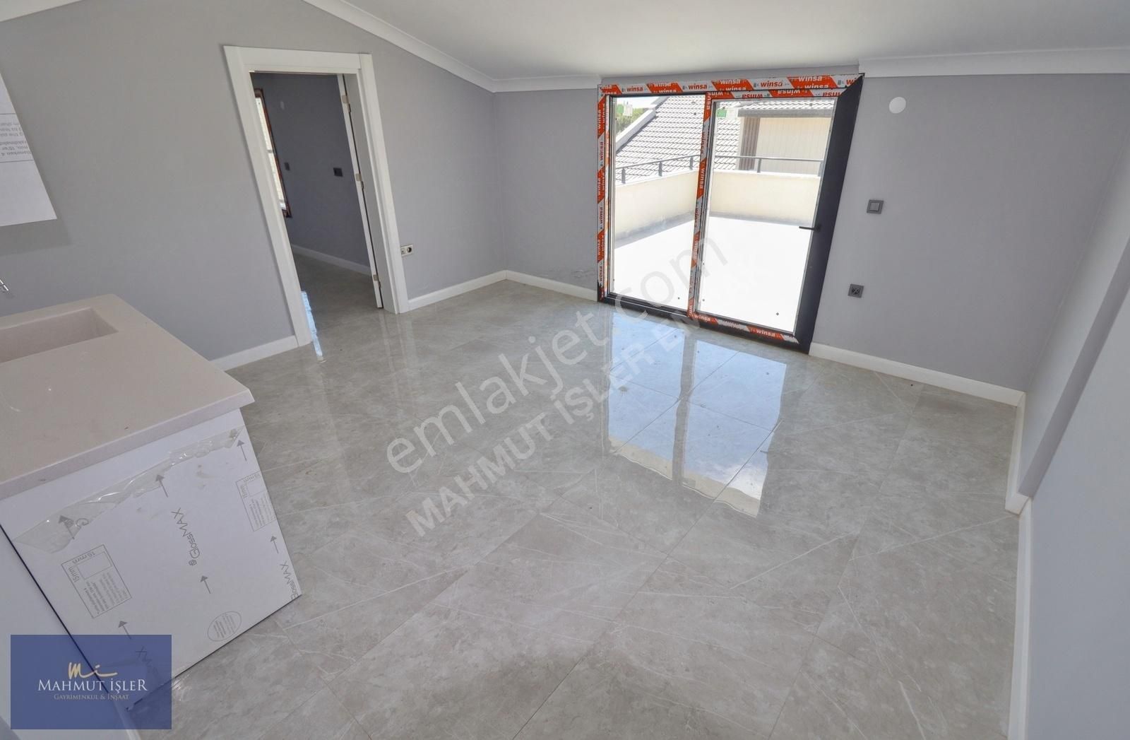 Mahmut İşler'den 350 M2 Arsa İçinde Havuzlu Müstakil 3+1 Villa - Görsel 15