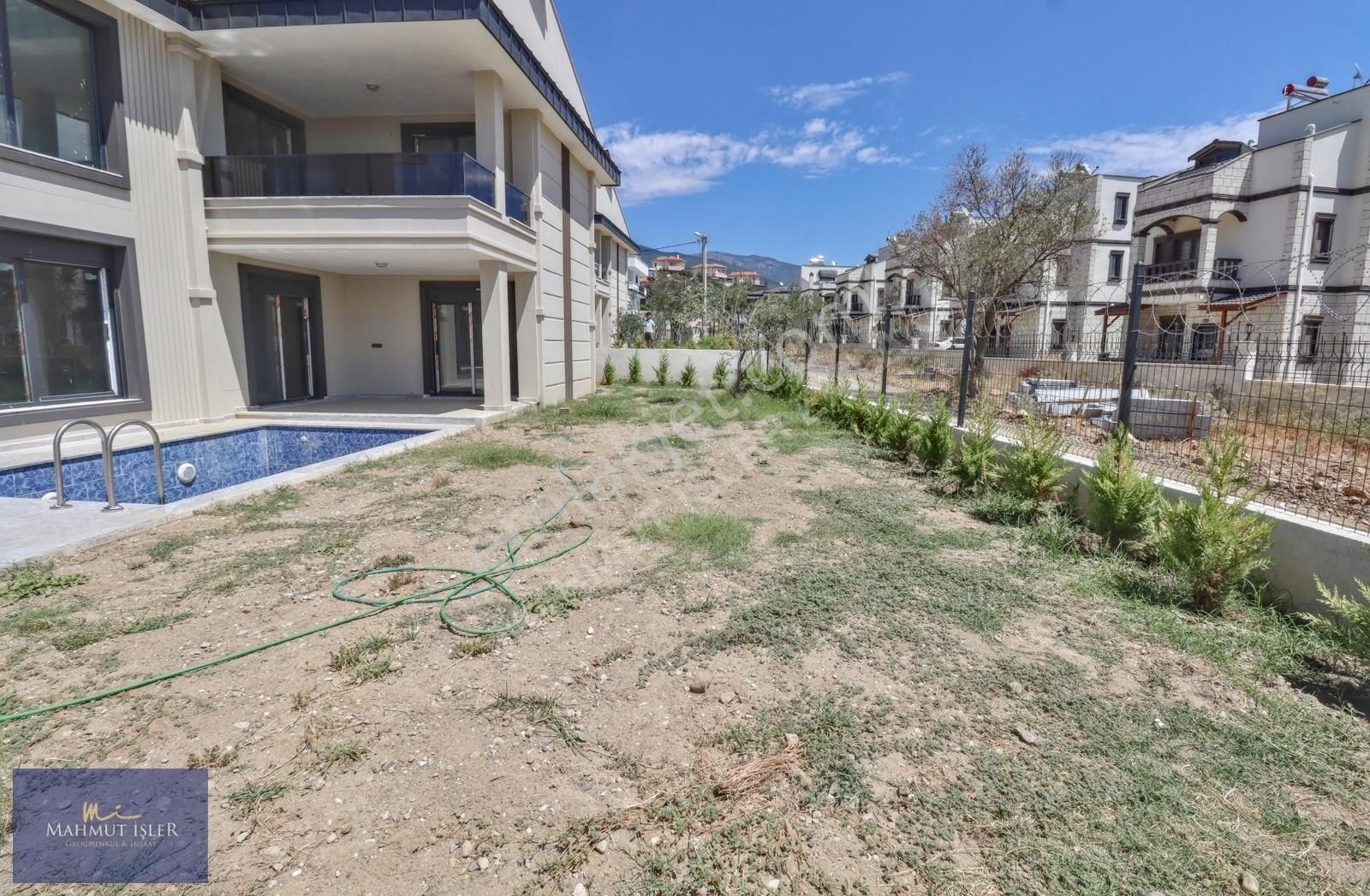 Mahmut İşler'den 350 M2 Arsa İçinde Havuzlu Müstakil 3+1 Villa - Görsel 16