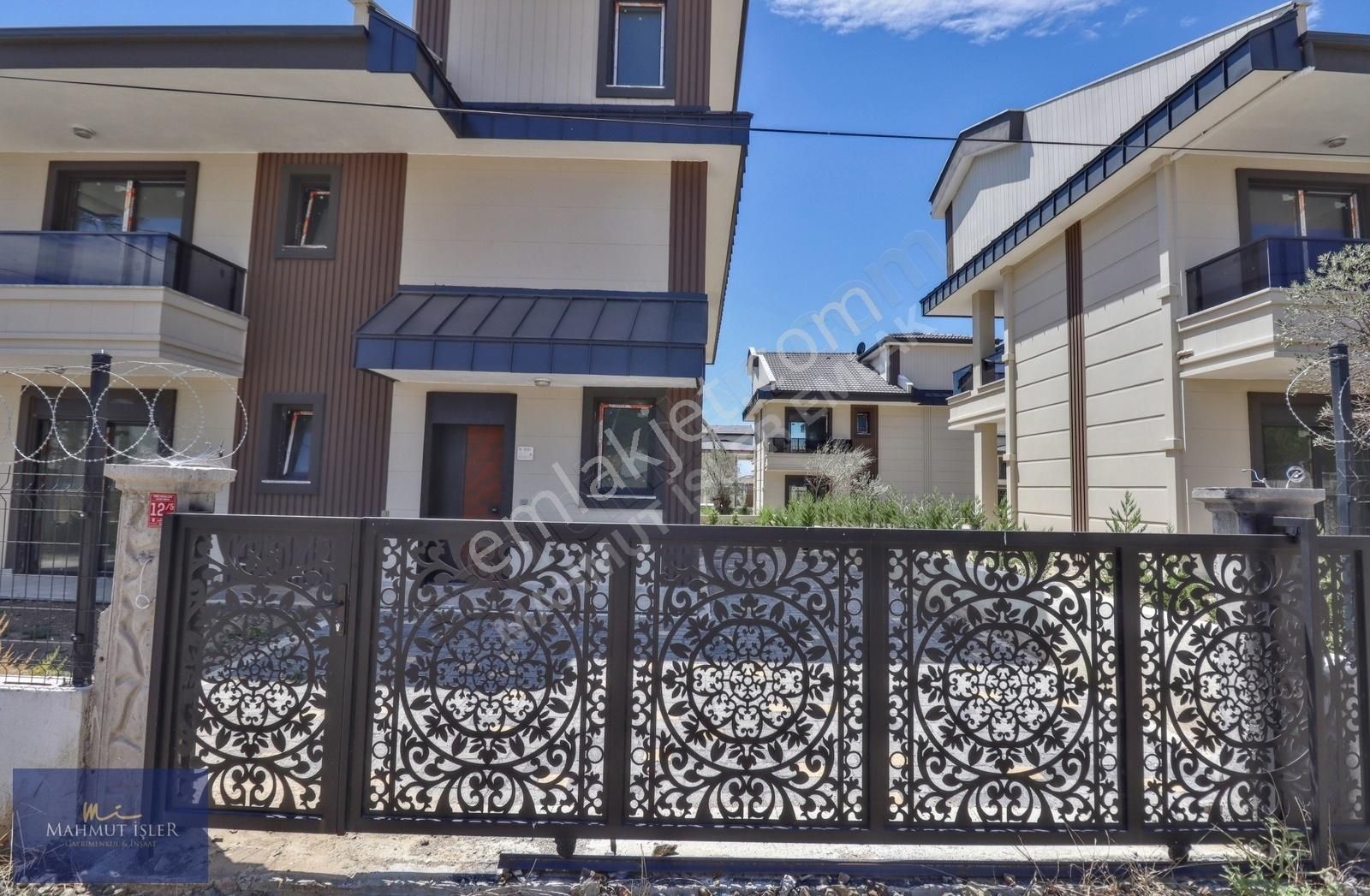 Mahmut İşler'den 350 M2 Arsa İçinde Havuzlu Müstakil 3+1 Villa - Görsel 5