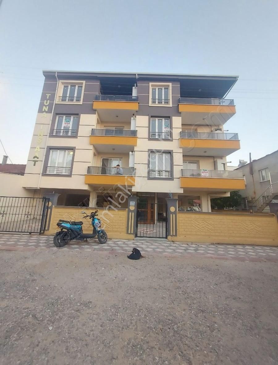 Akhisar Cumhuriyet Satılık Daire ÇAĞLAYAN GAYRİMENKUL EFENDİ MAH. SATILIK DAİRE