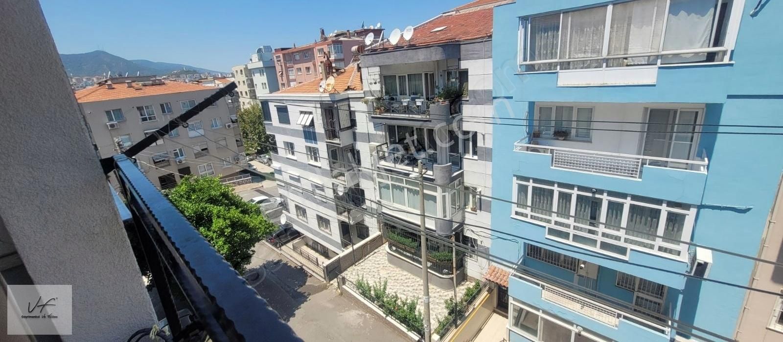 Karabağlar Esenyalı Satılık Daire Amerikan Koleji Karşı Sokağında 3+1 Bakımlı Satılık Daire