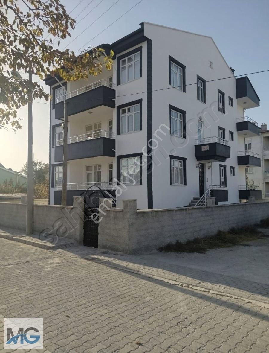 Cihanbeyli Yeniceoba Satılık Bina 438 M2 arsa üzerinde satılık bina