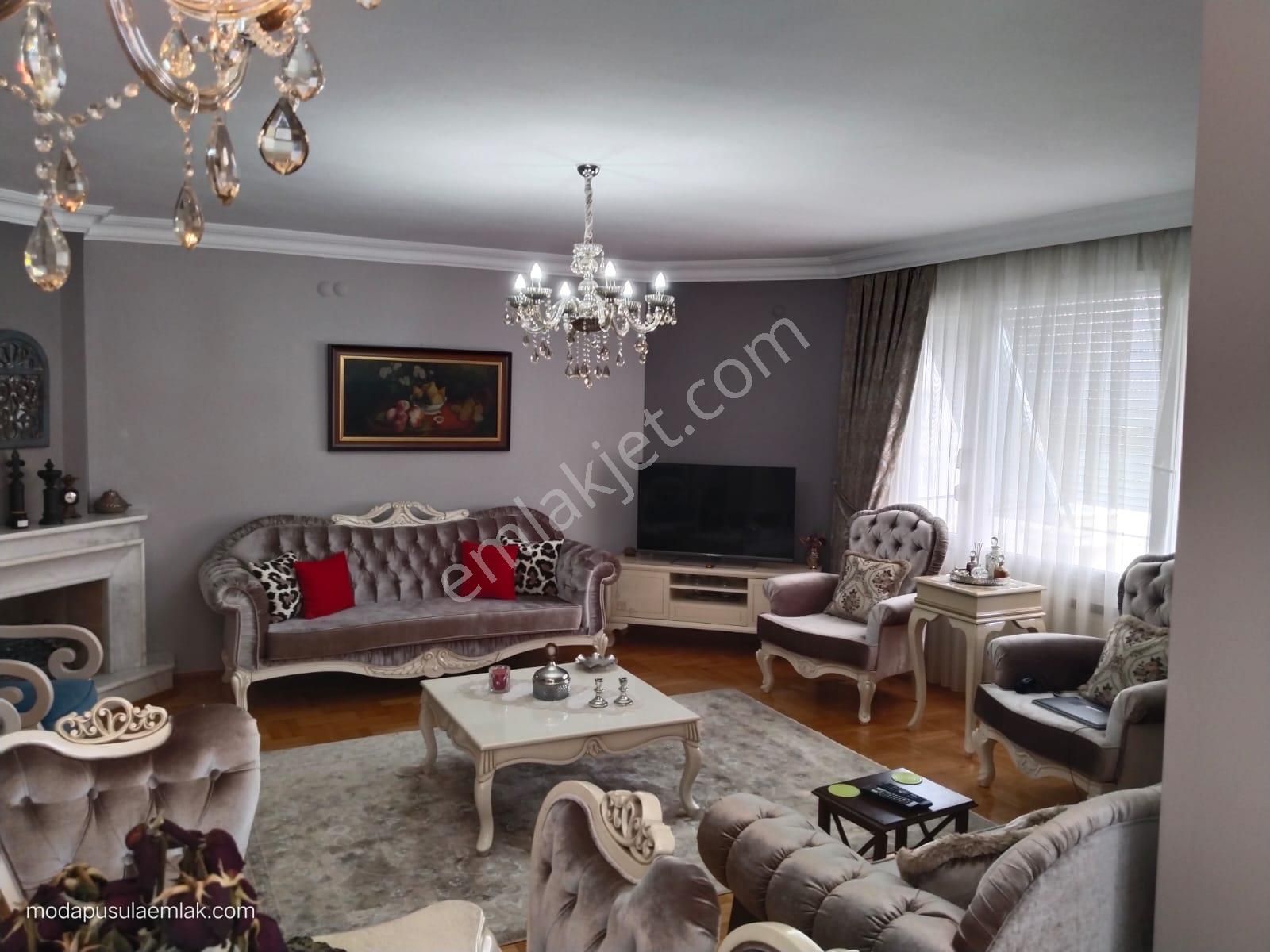 Kadıköy Erenköy Satılık Daire  Erenköy'de Emsalsiz Satılık 4+1, 3 WC, 3 Balkon, Genç Binada İskanlı