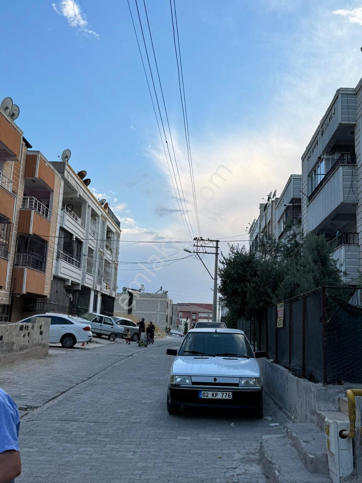 Haliliye Ahmet Yesevi Satılık Daire Merkezi konumda ahmet yesewi de ara kat