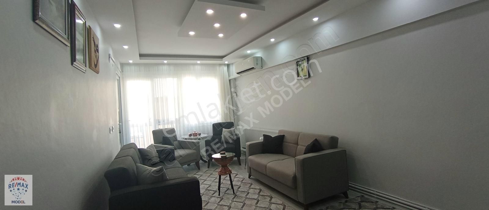 Konak Atilla Satılık Daire ÜÇYOL'DA ACİL SATILIK DAİRE