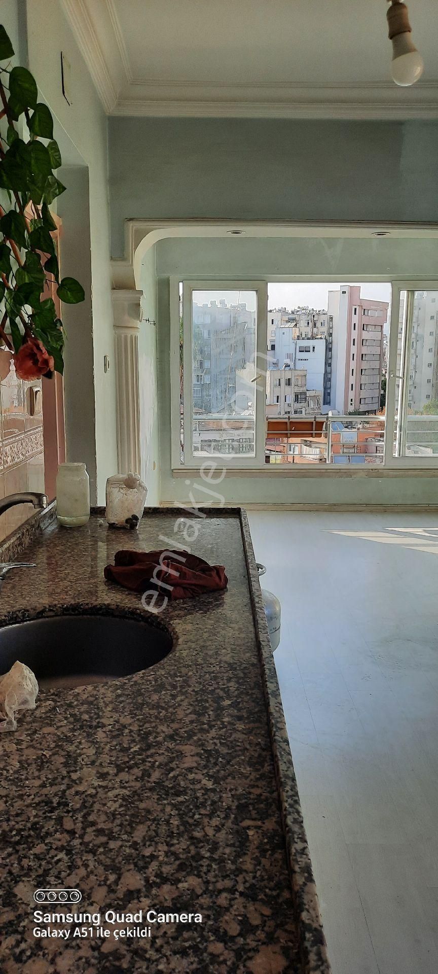 Akdeniz Kiremithane Satılık Daire çarşı merkezde satılık apartman dairesi