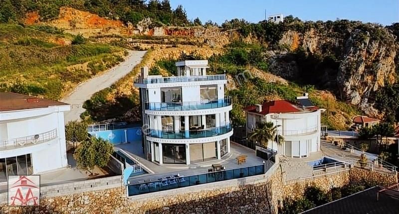 Alanya Yaylalı Satılık Villa Alanya Üniversite Üstünde Muhteşem Manzaralı Triplex Villa