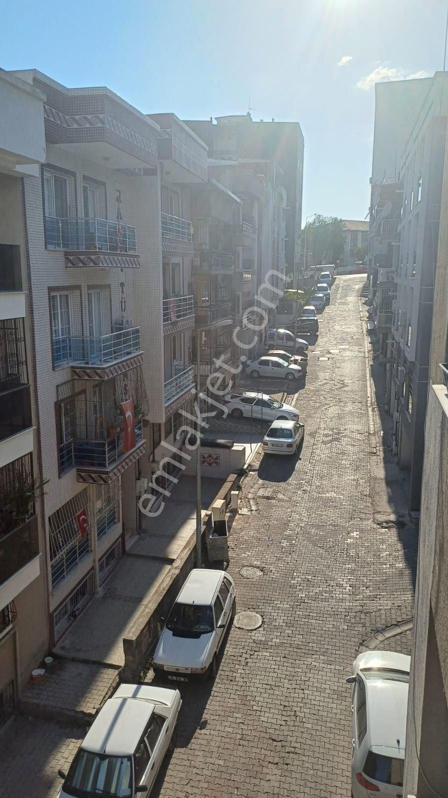 Karabağlar Vatan Satılık Daire VATAN MAH YEŞİLYURT HASTANE YAKINI ARAKAT SATILIK DAİRE 3+1