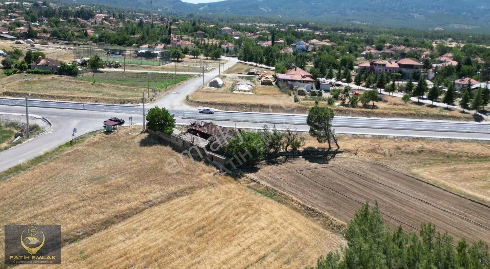 Acıpayam Darıveren Satılık Bina Acıpayam Darıveren'de Satılık Anayola Sıfır Kargir Bina