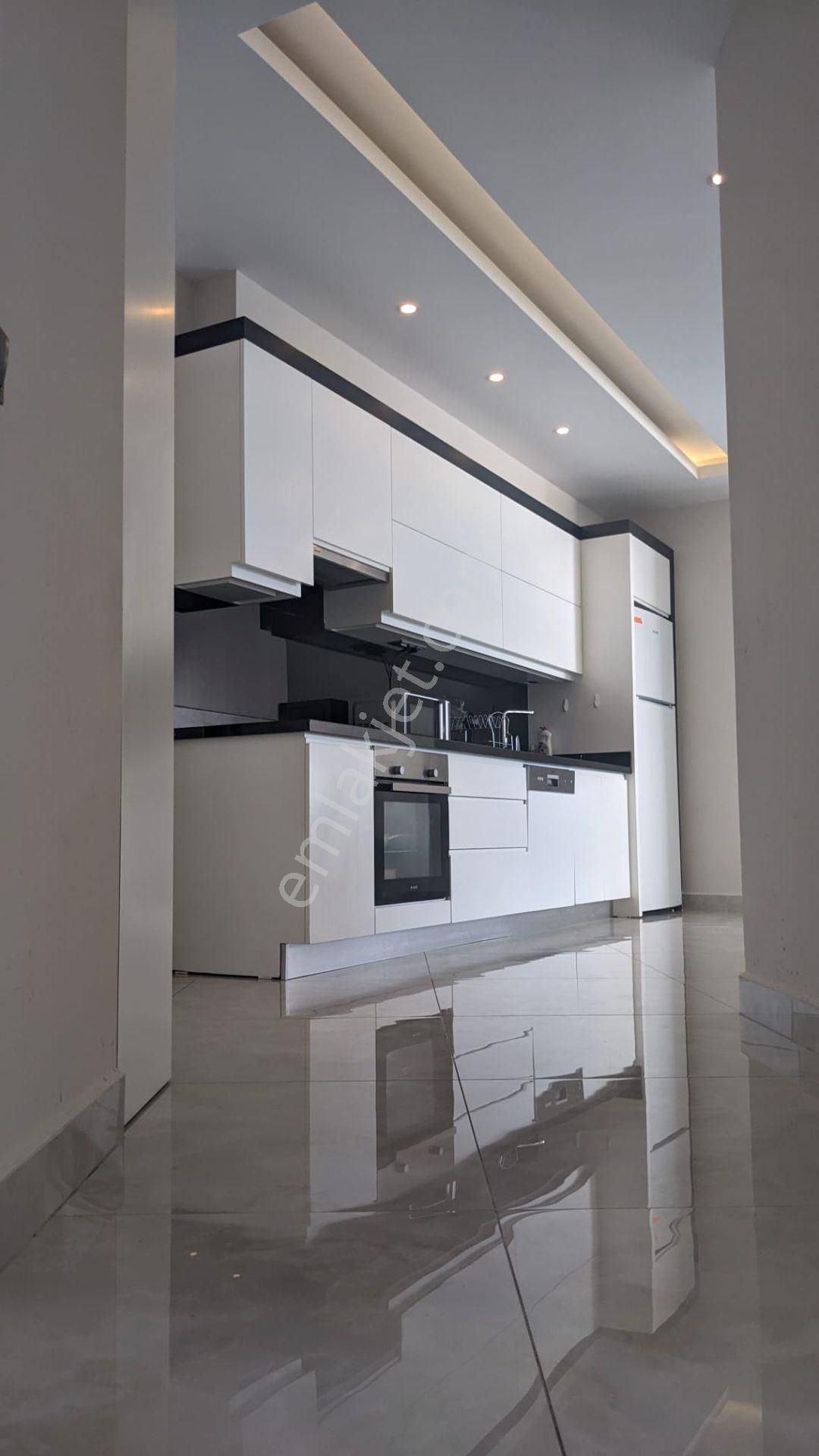 Satılık Denize Sıfır 2+1 Mobilyalı Daire - Konak Seaside Tower Residence - Görsel 16