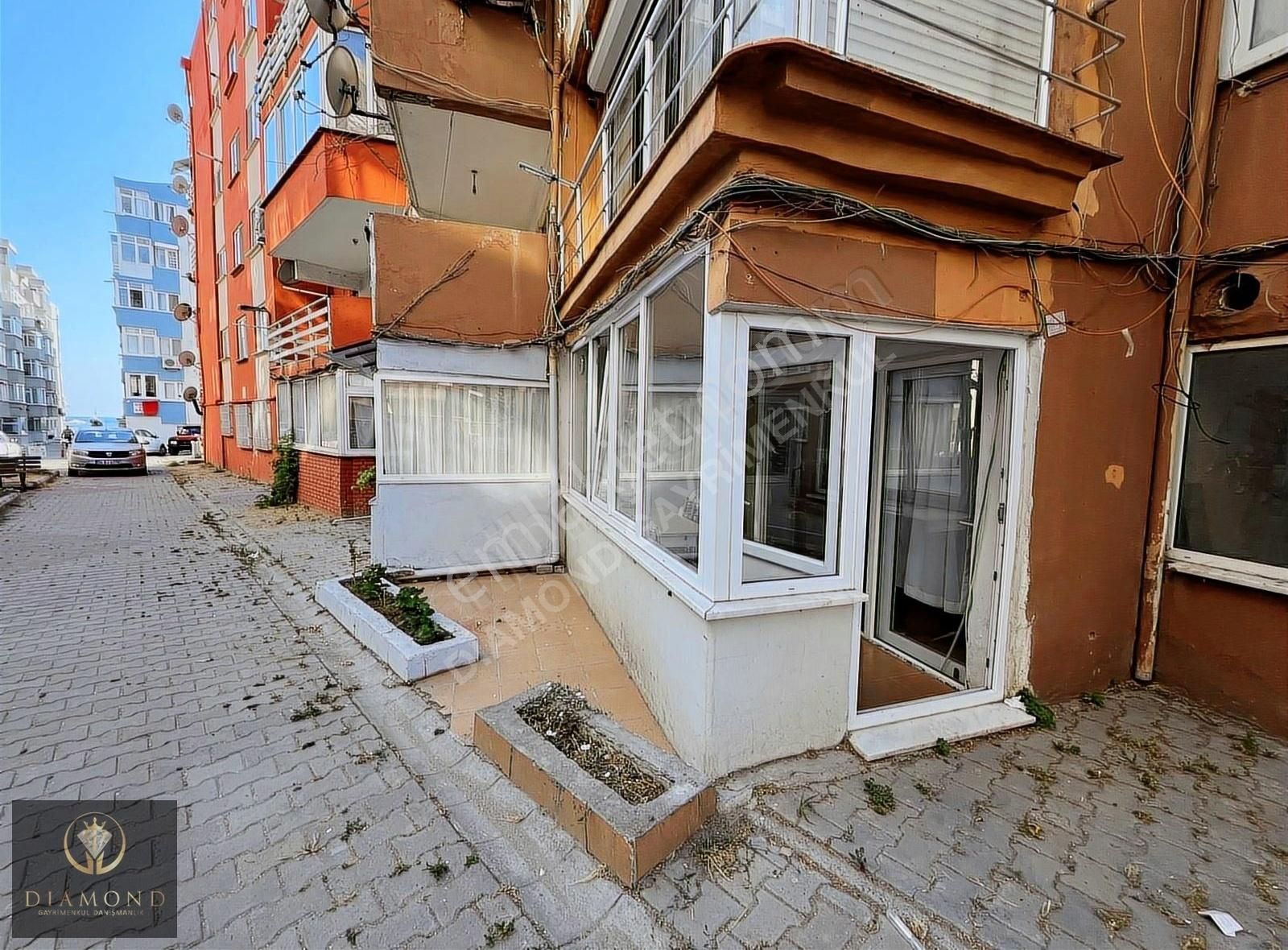 Büyükçekmece Kamiloba Satılık Daire BÜYÜKÇEKMECE KAMİLOBA DA SATILIK 1+1 DAİRE DÜZ GİRİŞ DENİZE 1 DK