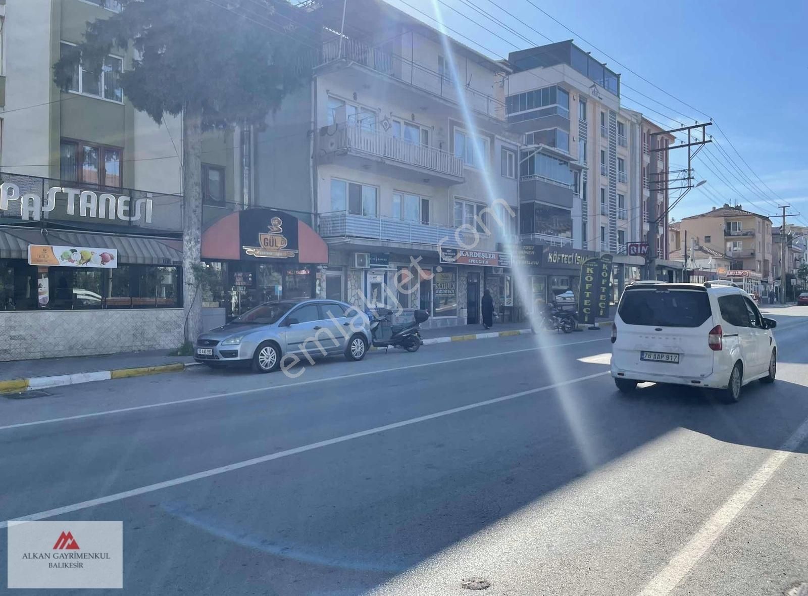 Altıeylül Hasan Basri Çantay Satılık Dükkan & Mağaza Cengiz Topel Caddesi Üzerinde Yatırımlık Hem Dükkan Hem Daire