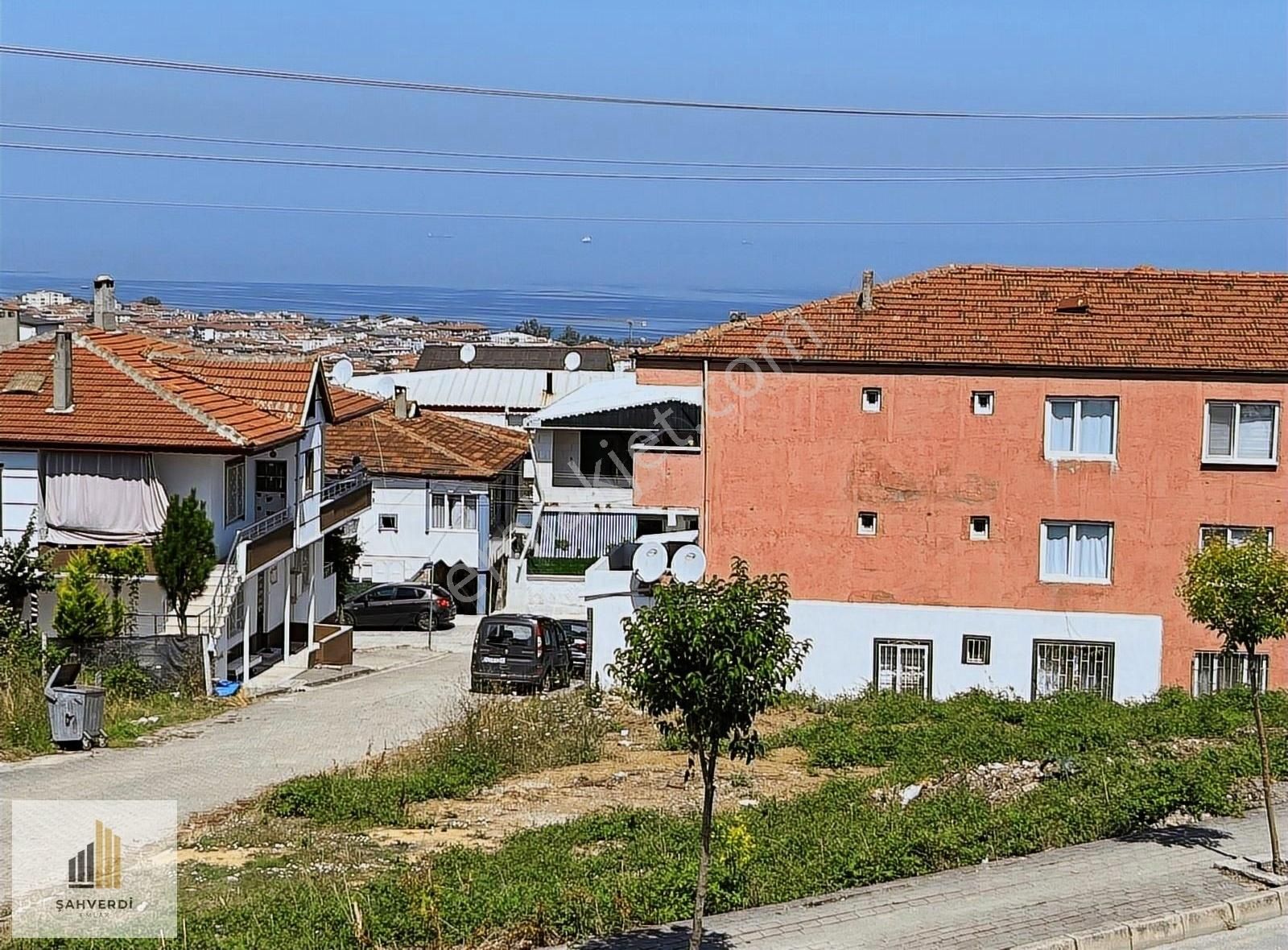 Yalova Merkez Bayraktepe Satılık Daire ŞAHVERDİ'DEN BAYRAKTEPE'DE 3 KATLI KOMPLE SATILIK KÖŞE BİNA