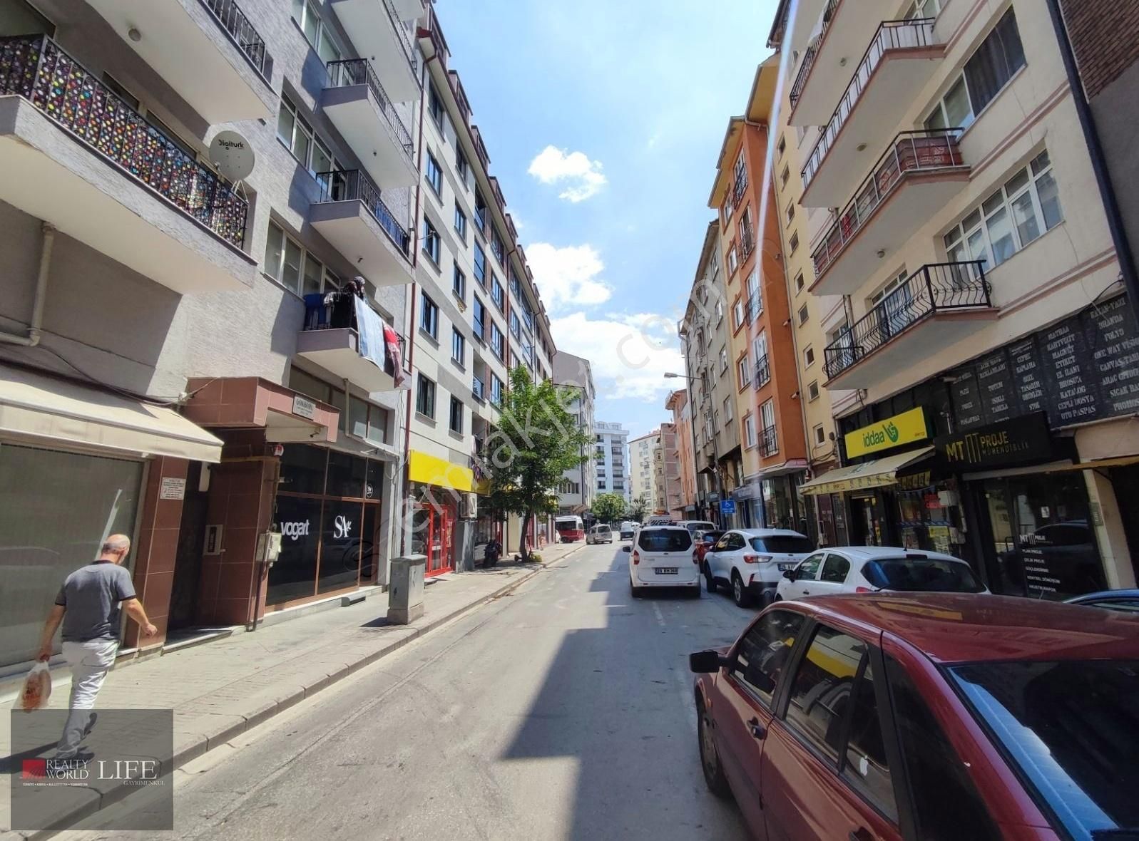 Odunpazarı Kırmızıtoprak Satılık Daire RW LIFE// BASIN ŞEHİTLERİ CD. ARAKAT ASANSÖRLÜ BAKIMLI 3+1 DAİRE