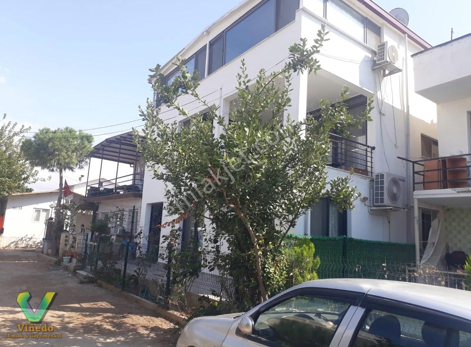 Urla İçmeler Satılık Müstakil Ev OTEL-PANSİYON İŞLETMEYE MÜSAİT - 3 AYRI KATTA 3 DAİRE