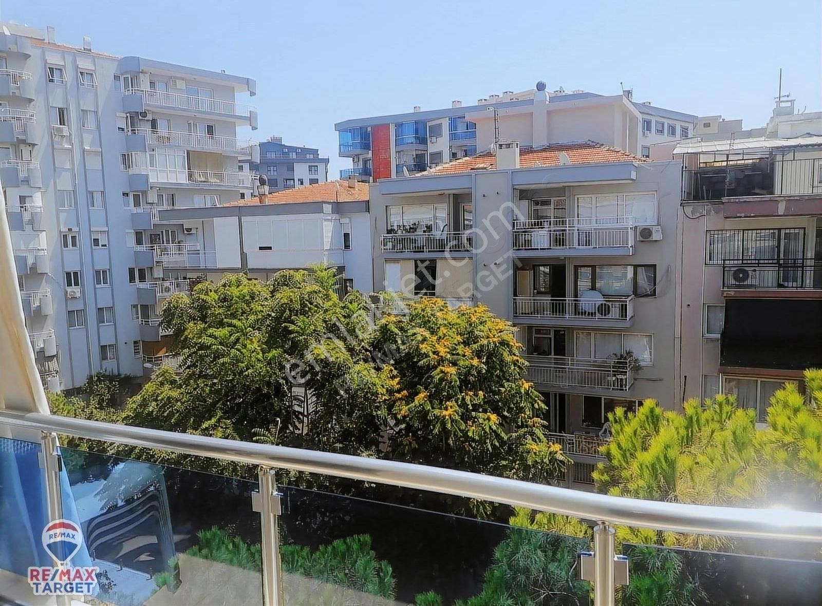 Karşıyaka Dedebaşı Satılık Daire REMAX TARGET'TAN KARŞIYAKA MERKEZDE PARK MANZARALI SATILIK DAİRE